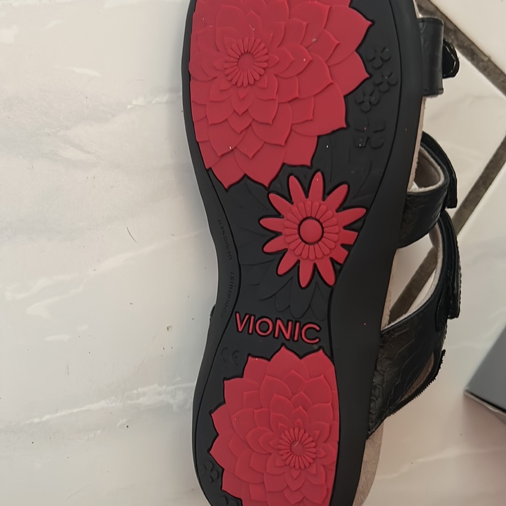 Vionic black sandals - Picture 5 of 6
